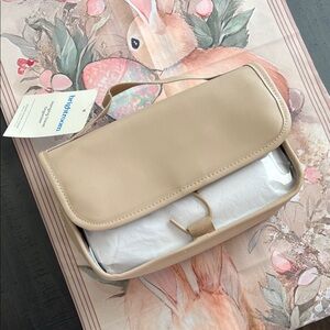 NWT Hanging Travel Organizer Beige Tan Toiletry Beauty Bag NEW Cosmetic Case